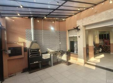 Casa · 216m² · 5 Quartos · 2 Vagas · VENDO CASA NA VILA FORMOSA