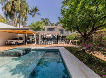 Casa · 600m² · 8 Quartos · 10 Vagas · Casa com 7 Suítes e Piscina Aquecida na Chácara Monte Alegre