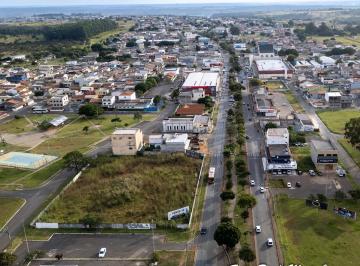 153219_78018335-5459-4068-9f02-92fed079d289_2x.jpg · Quadra 300 Conjunto 7