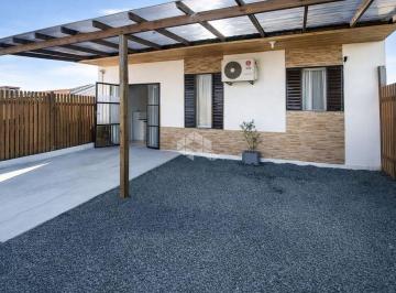 Casa · 48m² · 2 Quartos · 2 Vagas · Casa térrea, 2 dormitórios, localizado em Rua Bombinhas, Bairro Brigadeira Canoas