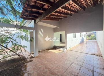 Casa · 432m² · 7 Quartos · 5 Vagas · Casa residencial com 7 quartos sendo 1 suíte disponível para locação no bairro Cidade Jardim em Uber