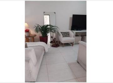 a12359bd-7144-44c4-86f4-7bf8383a2cc2 · Confortável sobrado para venda e locação em Jardim Santo Elias com 2 quartos, 130m²
