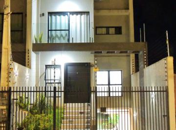 Casa · 142m² · 3 Quartos · 4 Vagas · Sobrado Moderno com 3 Quartos (1 Suíte) e Amplo Quintal no Bairro Iguaçu – Araucária