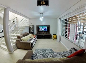 Casa · 180m² · 3 Quartos · 1 Vaga · Sobrado alto padrão com 03 dormitórios no Centro de Balneário Camboriú