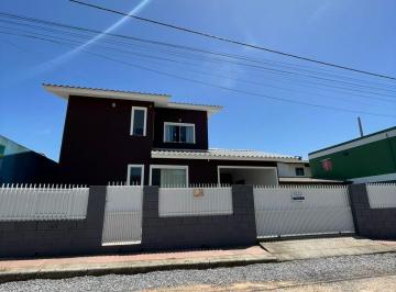 Casa · 130m² · 3 Quartos · 1 Vaga · Linda Casa com Piscina à Venda no Ambrósio – Garopaba/SC