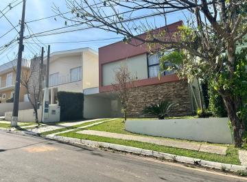 Casa · 215m² · 3 Quartos · 4 Vagas · Casa de Condomínio para venda em Condomínio Residencial Canterville de 215.00m² com 3 Quartos, 3 Sui