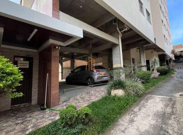 12ereyk2ytblmjmwztm2zwqz_md · 🏡 Apartamento com 3 quartos (1 suíte), elevador e vaga coberta no Caiçaras!