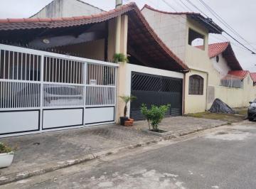 4032b9da3c1551e9c37a3f0aa18cad673f3bd106 · Linda casa geminada com 2 dormitórios a 150 metros da Praia do Imperador