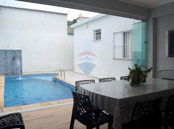 Casa · 180m² · 3 Quartos · 4 Vagas · Casa Térrea Sofisticada a 350m do Mar no Canto do Forte, Praia Grande/SP