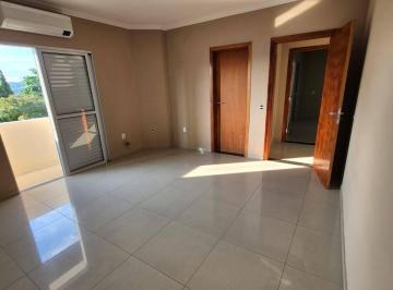 Casa · 220m² · 3 Quartos · 2 Vagas · Sobrado espaçoso em uma excelente localização