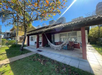 Casa · 200m² · 4 Quartos · 1 Vaga ·
Casa Mobiliada à Venda na Praia Grande, Torres - Próximo ao Mar