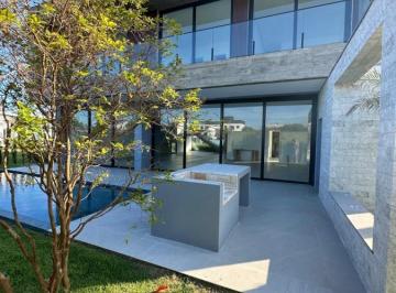 Casa · 320m² · 4 Quartos · 2 Vagas ·
Casa em Condomínio para Venda em Torres / RS no bairro Praia Itapev