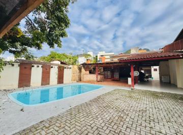 Casa de 5 quartos, Florianópolis · CASA AMPLA COM PISCINA NA TRINDADE, FLORIANÓPOLIS: 300m² e 5 suítes