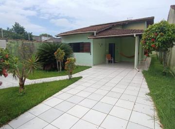 Casa de 3 quartos, Itanhaém · Casa com 3 quartos e área gourmet em Itanhaém.