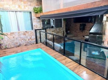 Casa de 3 quartos, Santana de Parnaíba · Casa com 107 m² e 3 quartos à venda em Jardim São Luís