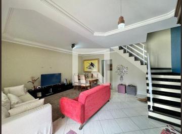 Localizada em Vargem Pequena, esta casa em condomínio oferece uma excelente opor · Casa à Venda - Vargem Pequena, 3 Quartos,  180 m2