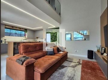 Esta encantadora casa em condomínio oferece um espaço de vida confortável e func · Casa à Venda - Vargem Pequena, 4 Quartos, 190 m2