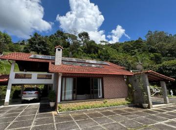 Casa · 1200m² · 2 Quartos · 3 Vagas · Pequena chácara próxima ao centro da cidade.