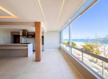 Apartamento · 111m² · 2 Quartos · 1 Vaga · 
                                Apartamento totalmente reformado com vista mar à venda na Barra da 