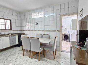 80eff4e5-e6f0-46a7-b058-af57cf34d00b · Confortável casa para venda em Jardim Franca com 2 quartos, sendo 1 suíte, 105m²