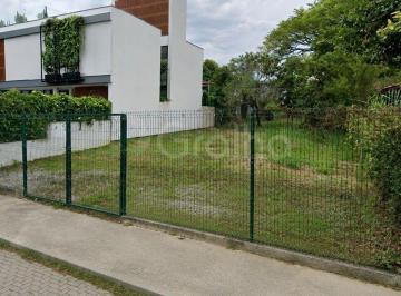 1 · Terreno de 745,30 m² no Canto dos Araçás, na Lagoa da Conceição