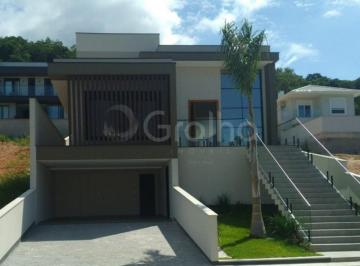 Casa · 196m² · 3 Quartos · 2 Vagas · Casa de 196m² com 3 suítes no bairro Sertão do Maruim