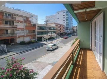 Apartamento · 68m² · 2 Quartos · Apartamento de 2 dormitórios mobiliado com sacada na Zona Nova de Capão da Canoa!