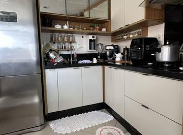Casa Semimobiliada com 2 Suítes no Centro de Lauro de Freitas · Casa Semimobiliada com 2 Suítes no Centro de Lauro de Freitas