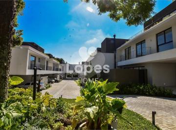 Casa de 3 quartos, Curitiba · Casa com 250 m² e 3 quartos à venda em Guabirotuba, Curitiba