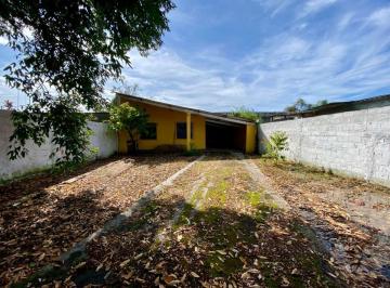 Casa de 1 quarto, Itanhaém · Casa à 500m do mar com espaço para piscina em Itanhaém.