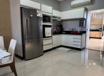 Casa à venda em Cambuí, com 3 quartos, ideal para famílias. A propriedade possui · Lindo imóvel em Campinas