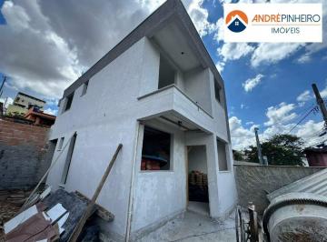 Casa · 96m² · 3 Quartos · 2 Vagas · Casa Duplex à Venda com 3 Quartos – Bairro Letícia - Valor: R$ 695.000