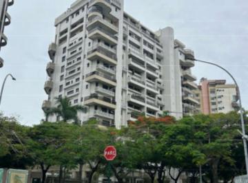 Foto 01 · Apartamento à venda em leilão na Barra da Tijuca no Rio de Janeiro