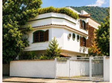 Casa de 4 quartos, Rio de Janeiro · iMPERDÍVEL Casa de condomínio, na transversal e charmosa Pacheco Leão. 4Qtos >3 sts,4 vagas, terraço