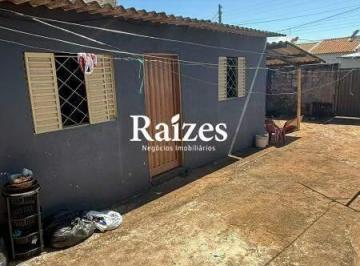 Casa · 11m² · 1 Quarto · 2 Vagas · Casa residencial para venda em Uberlândia no Jardim Ipanema, próximo ao Aeroporto com 2 vagas