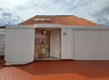 Casa · 312m² · 1 Quarto · 2 Vagas · Sobrado com dupla aptidão em excelente estado de conservação próximo ao Comper Itanhangá