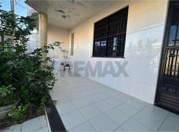 Casa · 180m² · 4 Quartos · 2 Vagas · Casa Santo Antônio Remax