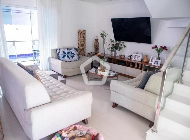 Foto do imóvel - Casa ampla com três pisos