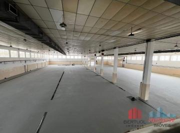 Comercial · 3000m² · 15 Vagas · Galpão de 3000M² de Área Fabril