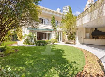 Casa · 900m² · 4 Quartos · 8 Vagas · Residência contemporânea reformada na quadra  em frente ao Parque Ibirapuera