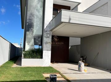 Casa · 164m² · 3 Quartos · 2 Vagas · Casa em loteamento planejado com 164m² de área construída localizado aproximadamente 5km da praia de