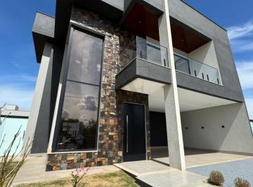 Casa · 232m² · 3 Quartos · 2 Vagas · Sobrado de Alto Padrão à Venda no Condomínio Meridian – Goianésia-GO