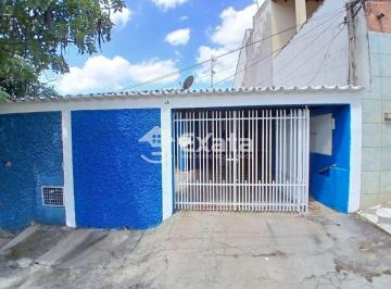 Casa · 174m² · 2 Quartos · 2 Vagas · Casa Sobreposta com Amplo Terreno – 600m2 Potencial para empreendimento!
