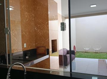 Casa de 3 quartos, Patos de Minas · Casa á venda