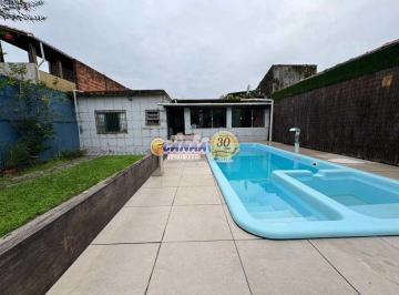 Casa de 3 quartos, Mongaguá · Casa térrea, lote inteiro na Praia de Mongaguá. 3 dormitórios