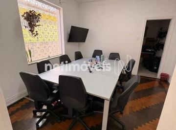 Casa · 210m² · 2 Quartos · 2 Vagas · Casa em estilo Art Déco.