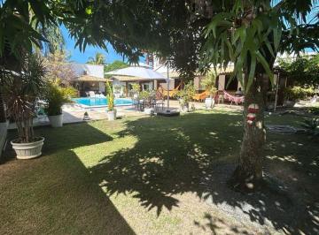 Casa de 7 quartos, Vera Cruz · Casa com 650 m² e 7 quartos à venda condomínio Arauá Mar Grande