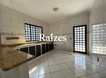 Casa · 160m² · 3 Quartos · 3 Vagas · Casa residencial à venda em Uberlândia no Bairro Brasil com 3 quartos, 1 suíte, varanda gourmet