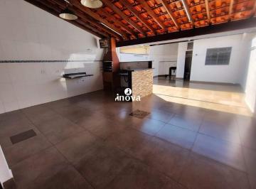 Casa · 165m² · 3 Quartos · 2 Vagas · Casa para locação, bairro Santa Marta.