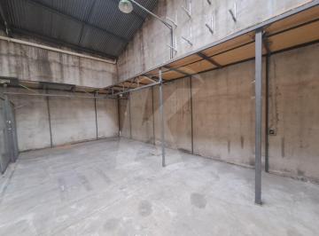 Comercial · 300m² · Galpão medindo 300 m² com banheiro.